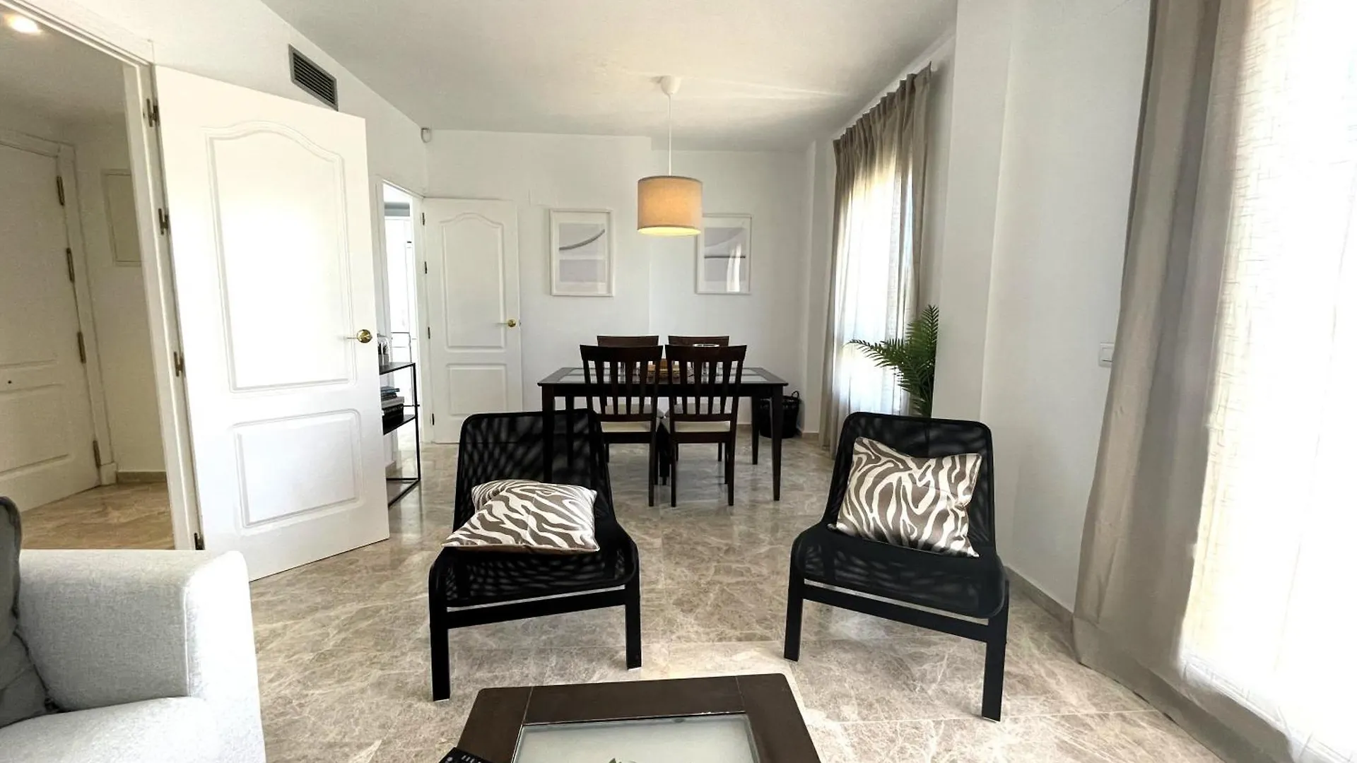 Apartamentos y casas SERINAMAR- Banús, Marbella