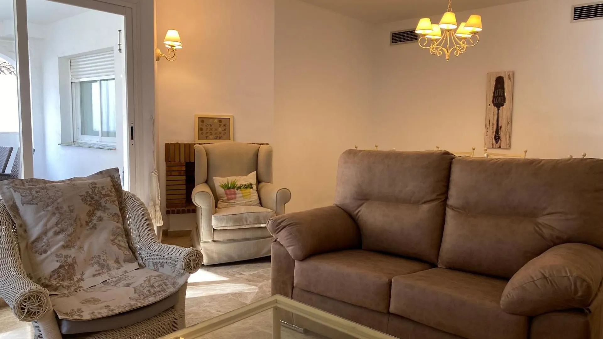 Apartamentos y casas SERINAMAR- Banús, Marbella