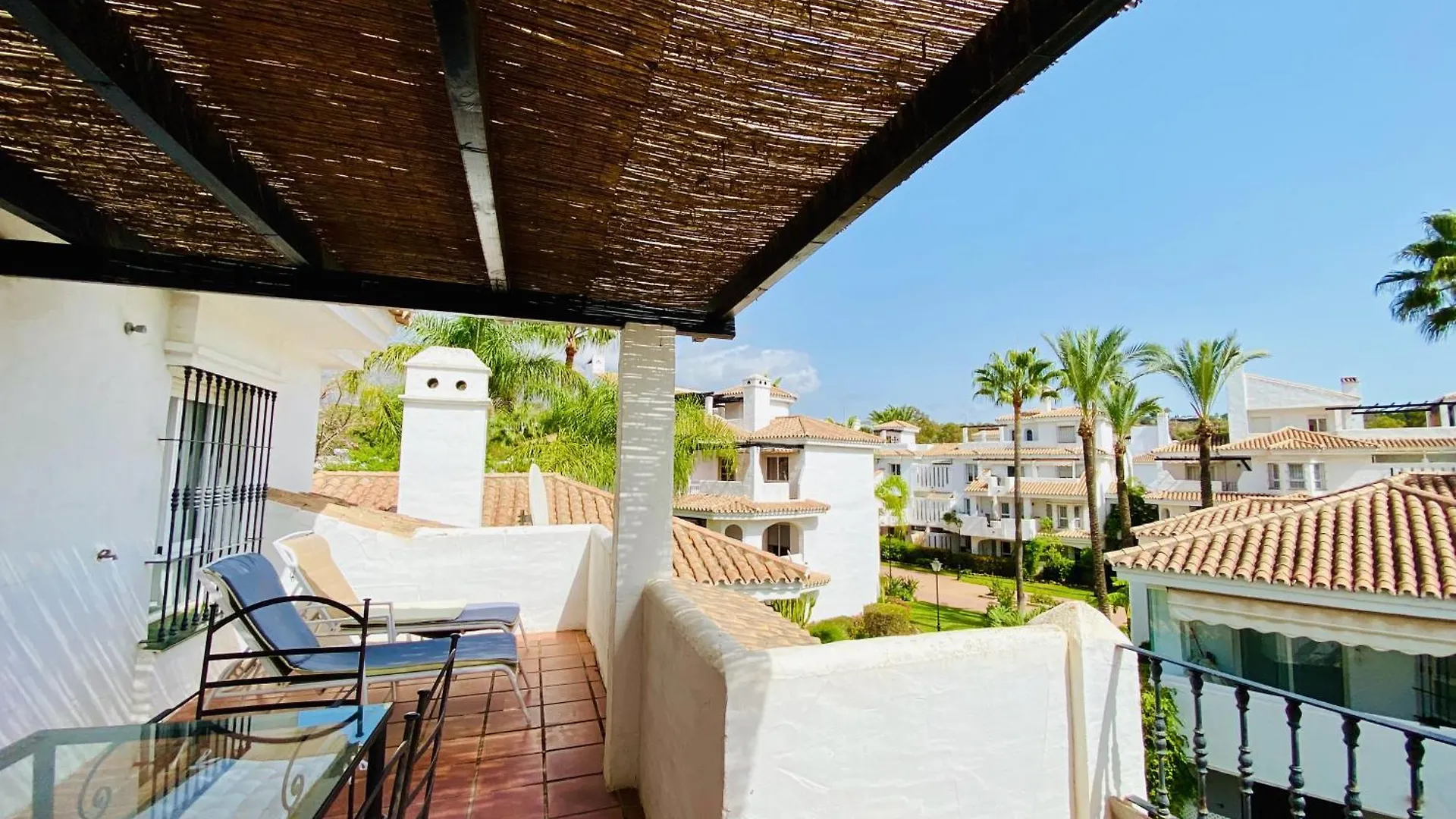 Apartamentos y casas SERINAMAR- Banús, Marbella