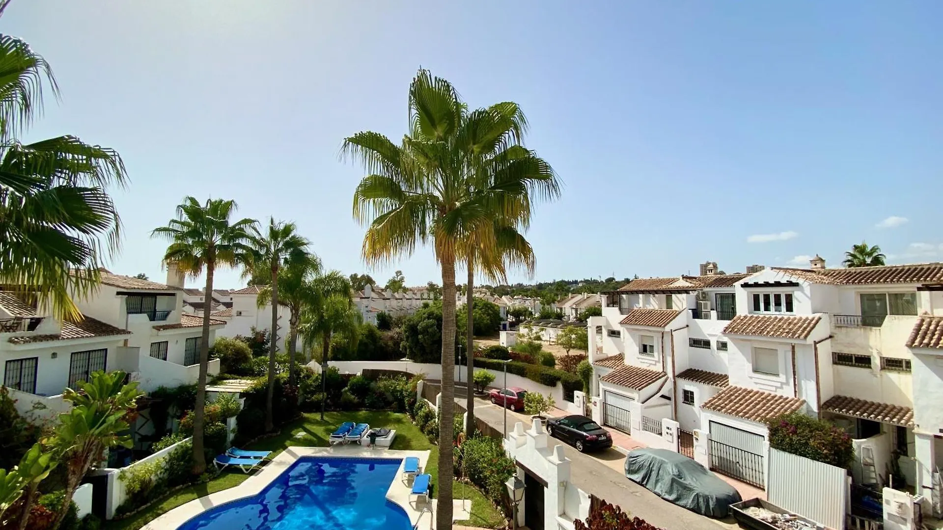 Apartamentos y casas SERINAMAR- Banús, Marbella