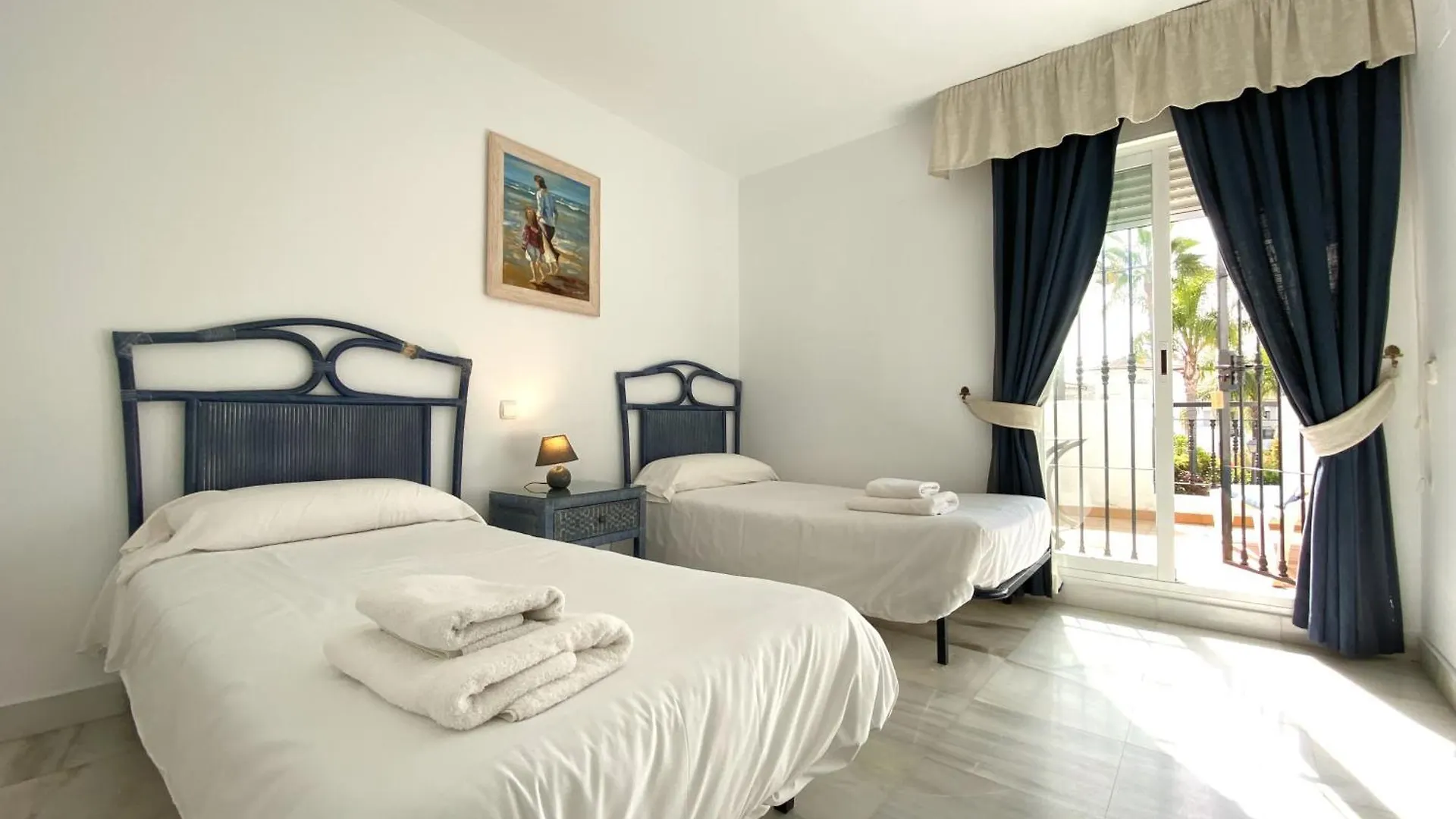 Apartamentos y casas SERINAMAR- Banús, Marbella 0*,