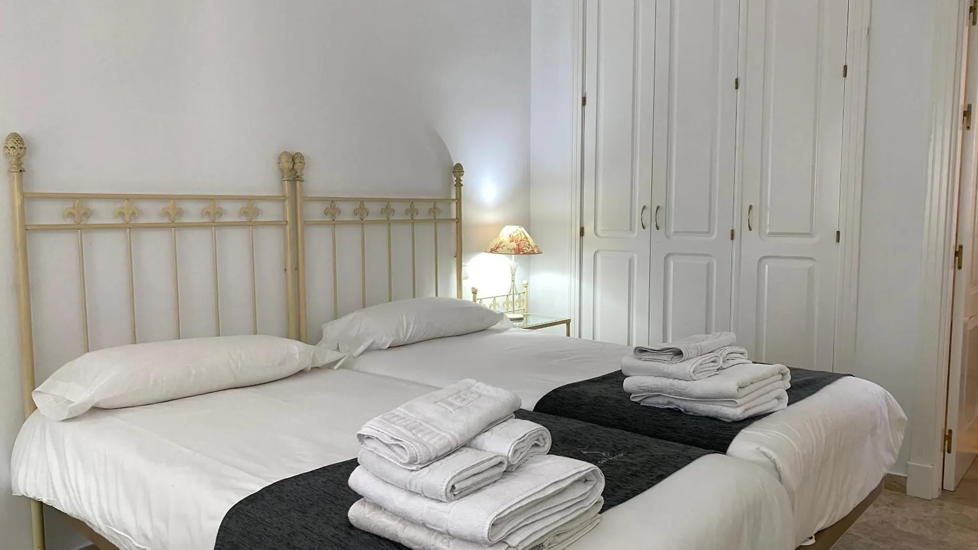 Apartamentos y casas SERINAMAR- Banús, Marbella España