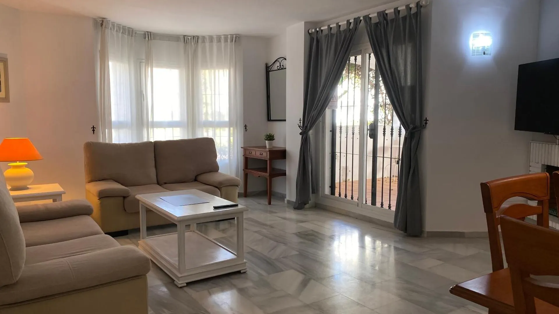 Apartamentos y casas SERINAMAR- Banús, Marbella