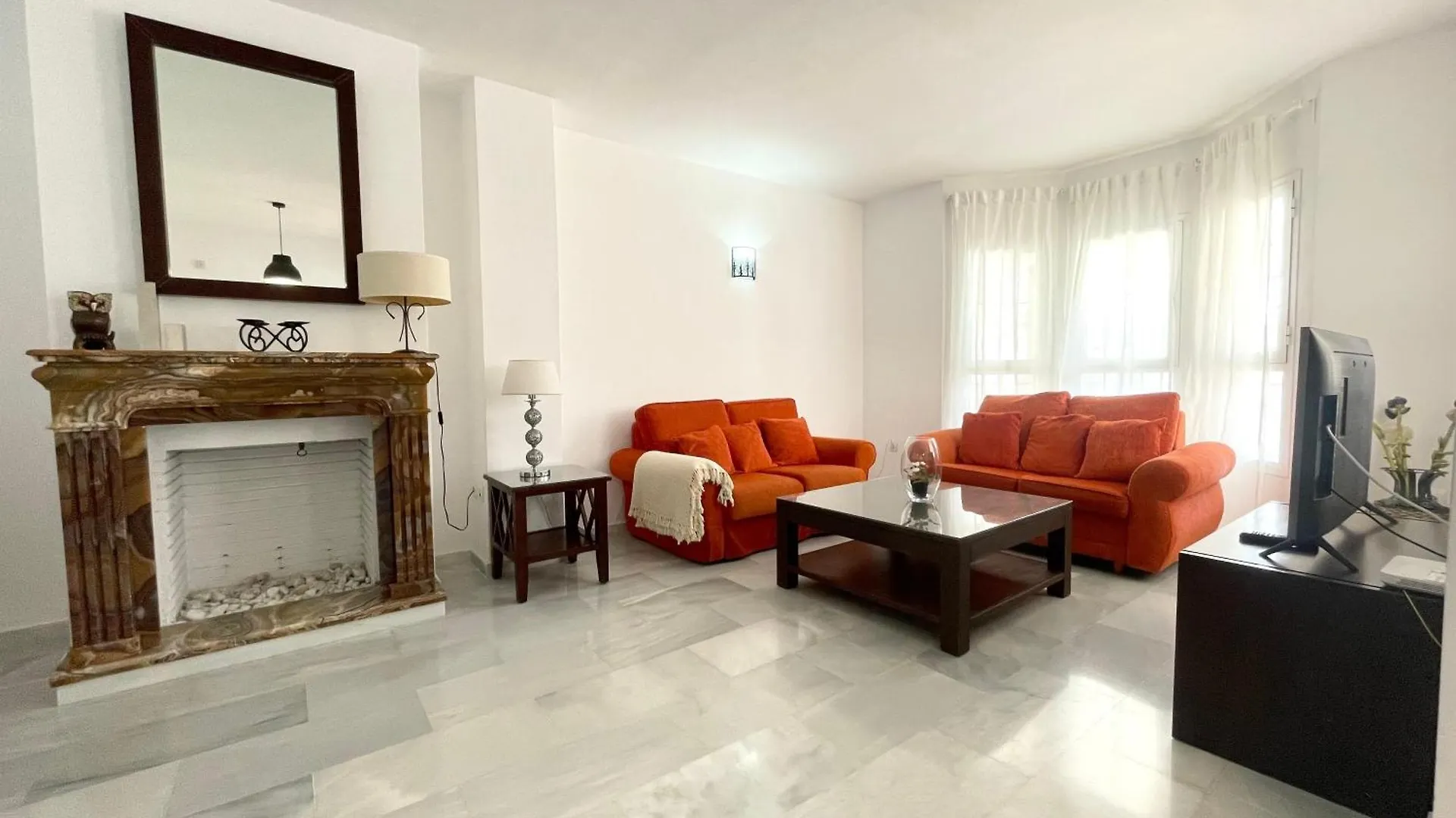 Apartamentos y casas SERINAMAR- Banús, Marbella