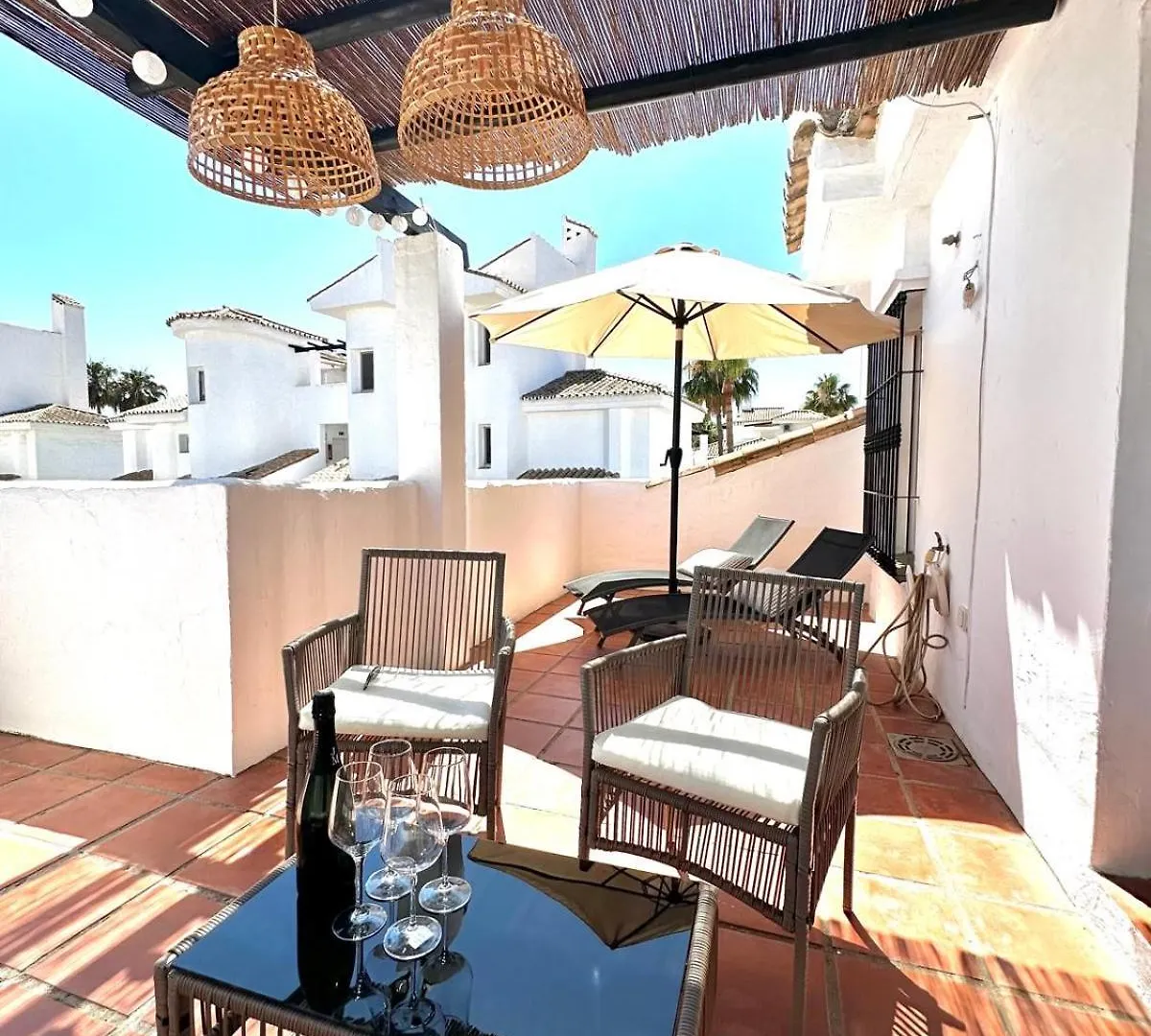 Apartamentos y casas SERINAMAR- Banús, Marbella