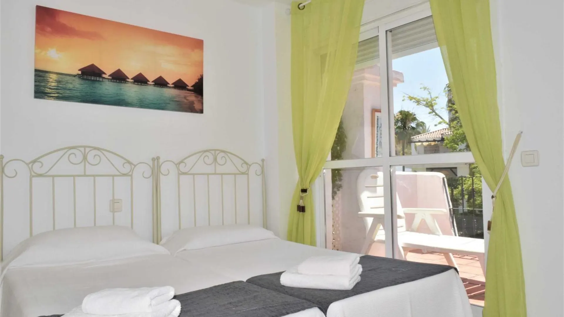 Apartamentos y casas SERINAMAR- Banús, Marbella