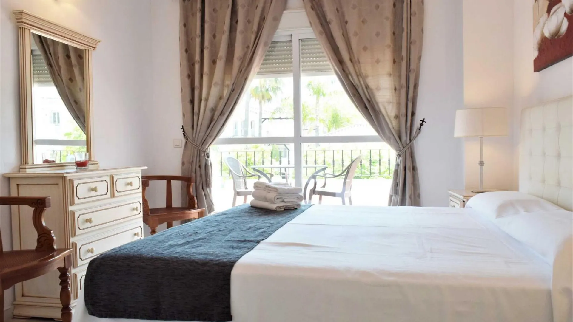 Apartamentos y casas SERINAMAR- Banús, Marbella