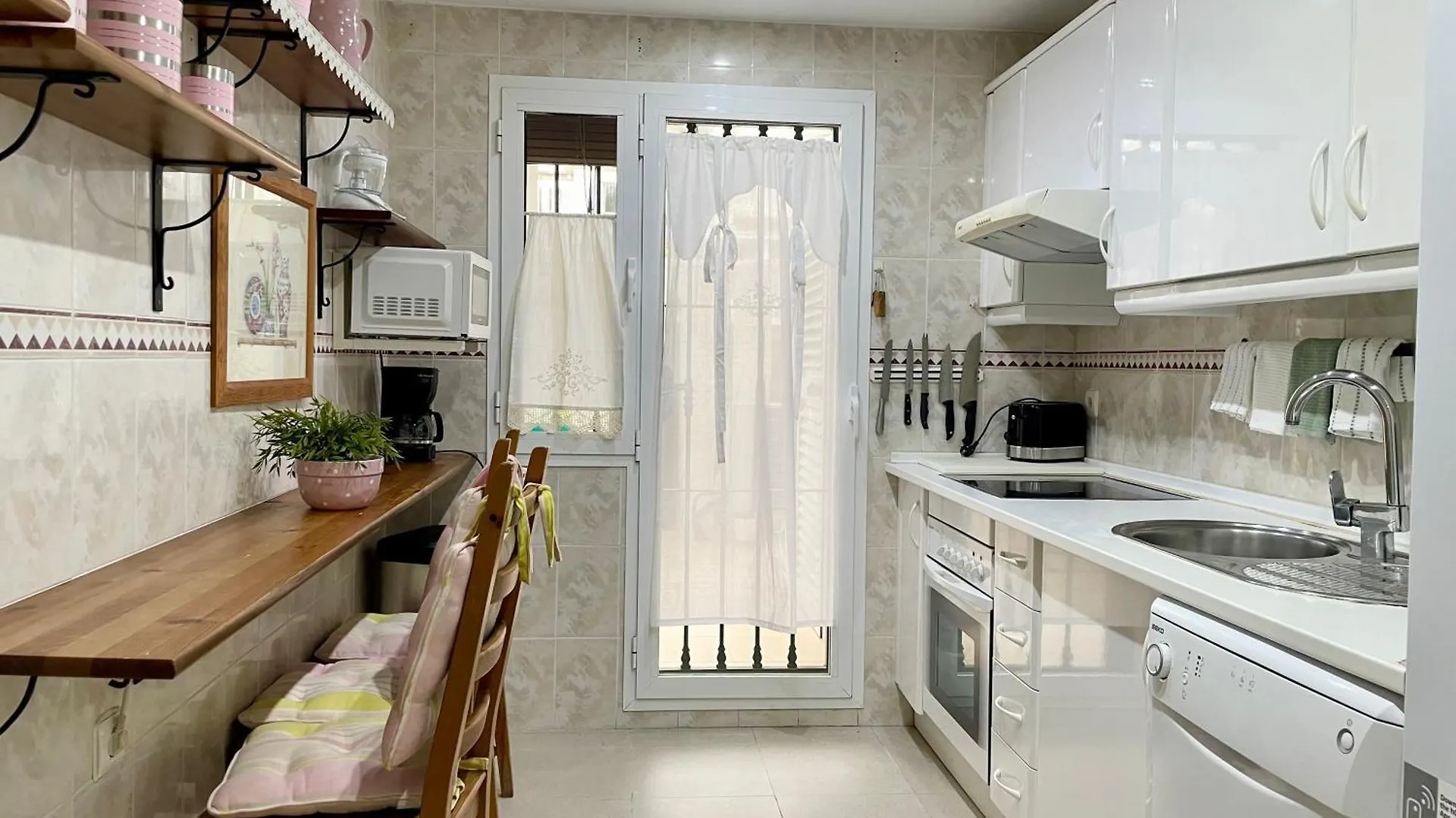 Apartamentos y casas SERINAMAR- Banús, Marbella