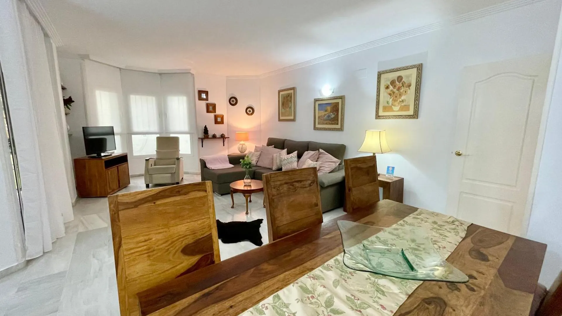 Apartamentos y casas SERINAMAR- Banús, Marbella